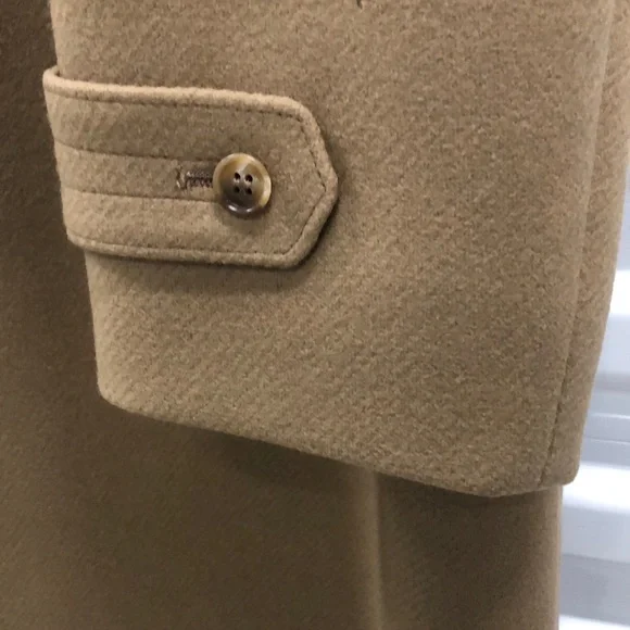Classic Tan Men's Overcoat - Picture 4 of 8